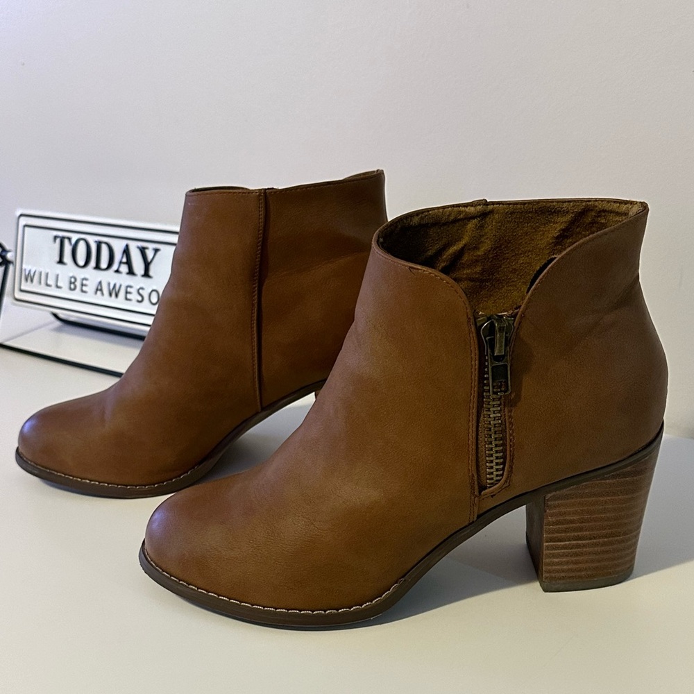 NWT Torrid Faux Leather Tan Zip Booties Size 11W